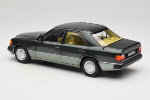 Mercedes 230E W124 Night Green Metallic Norev 1:18 183952 Diecast — photo 7 of 8