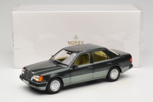 Mercedes 230E W124 Night Green Metallic Norev 1:18 183952 Diecast — photo 8 of 8