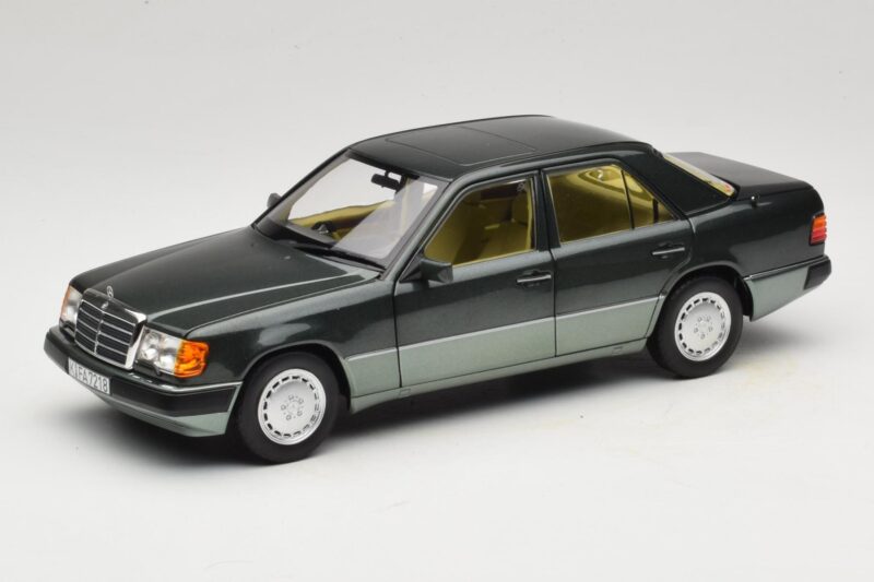 Mercedes 230E W124 Night Green Metallic Norev 1:18 183952 Diecast