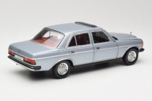 Mercedes 230E W123 Silver & Light Blue Revell 1:18 08407 Diecast — photo 3 of 8
