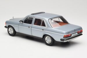 Mercedes 230E W123 Silver & Light Blue Revell 1:18 08407 Diecast — photo 7 of 8