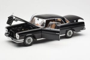 Mercedes 280 SE W111 Coupe Black AUTOart 1:18 76286 Diecast — photo 2 of 8