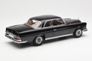 Mercedes 280 SE W111 Coupe Black AUTOart 1:18 76286 Diecast — photo 3 of 8