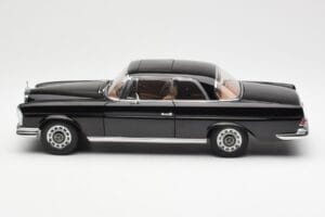 Mercedes 280 SE W111 Coupe Black AUTOart 1:18 76286 Diecast — photo 4 of 8