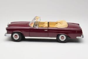 Mercedes 280SE W108 Bordeaux Red Maisto 1:18 31811 Diecast — photo 4 of 8