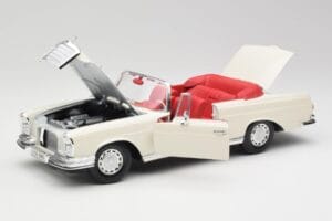 Mercedes 280SE W108 Ivory White Maisto 1:18 50223 Diecast — photo 2 of 8