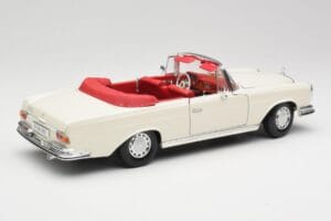 Mercedes 280SE W108 Ivory White Maisto 1:18 50223 Diecast — photo 3 of 8