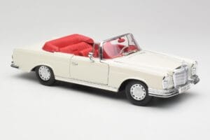 Mercedes 280SE W108 Ivory White Maisto 1:18 50223 Diecast — photo 6 of 8