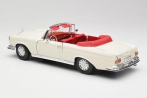 Mercedes 280SE W108 Ivory White Maisto 1:18 50223 Diecast — photo 7 of 8