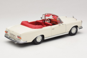 Mercedes 280 SE W108 White Maisto 1:18 52111 Diecast — photo 3 of 8