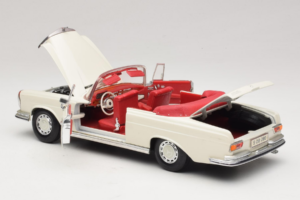 Mercedes 280 SE W108 White Maisto 1:18 52111 Diecast — photo 5 of 8