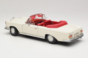 Mercedes 280 SE W108 White Maisto 1:18 52111 Diecast — photo 7 of 8