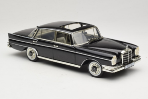 Mercedes 300 SE W112 Black Metallic Revell 1:18 08910 Diecast — photo 6 of 8