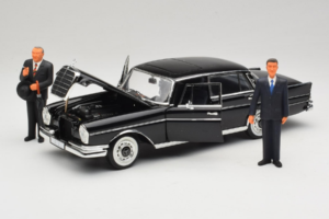 Mercedes 300 SE Black with Figures Revell 1:18 9050 Diecast — photo 2 of 9