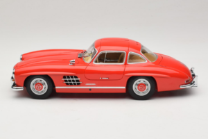 Mercedes 300 SL Gullwing Red Minichamps 1:18 180039001 Diecast — photo 4 of 8