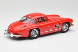 Mercedes 300 SL Red Bburago 1:18 3015 Diecast — photo 3 of 8