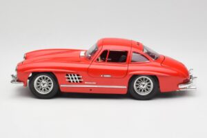 Mercedes 300 SL Red Bburago 1:18 3015 Diecast — photo 4 of 8