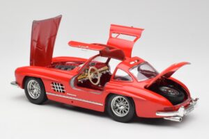 Mercedes 300 SL Red Bburago 1:18 3015 Diecast — photo 5 of 8