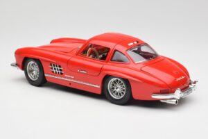Mercedes 300 SL Red Bburago 1:18 3015 Diecast — photo 7 of 8