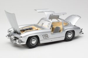 Mercedes 300 SL Silver Bburago 1:18 3013 Diecast — photo 2 of 8