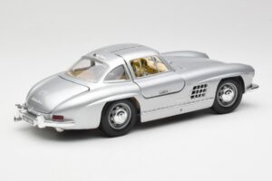 Mercedes 300 SL Silver Bburago 1:18 3013 Diecast — photo 3 of 8