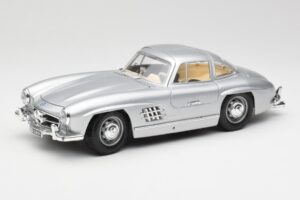 Mercedes 300 SL Silver Bburago 1:18 3013 Diecast