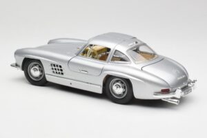Mercedes 300 SL Silver Bburago 1:18 3013 Diecast — photo 7 of 8