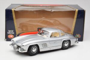 Mercedes 300 SL Silver Bburago 1:18 3013 Diecast — photo 8 of 8