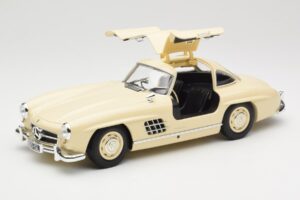 Mercedes 300 SL W198 Cream Minichamps 1:18 110037212 Diecast — photo 2 of 8