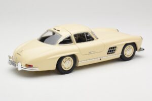 Mercedes 300 SL W198 Cream Minichamps 1:18 110037212 Diecast — photo 3 of 8