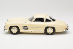 Mercedes 300 SL W198 Cream Minichamps 1:18 110037212 Diecast — photo 4 of 8