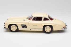 Mercedes 300 SL W198 Cream With Red Interior Minichamps 1:18 180039002 Diecast — photo 4 of 8