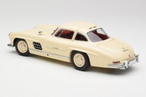 Mercedes 300 SL W198 Cream With Red Interior Minichamps 1:18 180039002 Diecast — photo 7 of 8