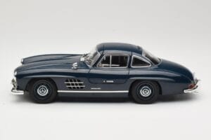 Mercedes 300 SL W198 Gullwing Dark Blue Minichamps 1:18 110037216 Diecast — photo 4 of 8