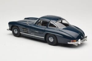 Mercedes 300 SL W198 Gullwing Dark Blue Minichamps 1:18 110037216 Diecast — photo 7 of 8