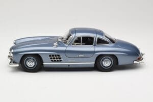 Mercedes 300 SL W198 Gullwing Light Blue Metallic Minichamps 1:18 110037220 Diecast — photo 4 of 8