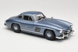 Mercedes 300 SL W198 Gullwing Light Blue Metallic Minichamps 1:18 110037220 Diecast — photo 6 of 8