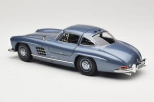 Mercedes 300 SL W198 Gullwing Light Blue Metallic Minichamps 1:18 110037220 Diecast — photo 7 of 8