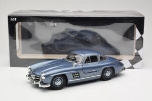 Mercedes 300 SL W198 Gullwing Light Blue Metallic Minichamps 1:18 110037220 Diecast — photo 8 of 8