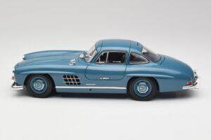 Mercedes 300 SL W198 Light Blue Minichamps 1:18 180039007 Diecast — photo 4 of 8