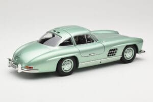 Mercedes 300 SL W198 Gullwing Light Green Metallic Minichamps 1:18 110037221 Diecast — photo 3 of 8