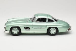 Mercedes 300 SL W198 Gullwing Light Green Metallic Minichamps 1:18 110037221 Diecast — photo 4 of 8