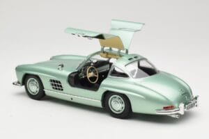 Mercedes 300 SL W198 Gullwing Light Green Metallic Minichamps 1:18 110037221 Diecast — photo 5 of 8