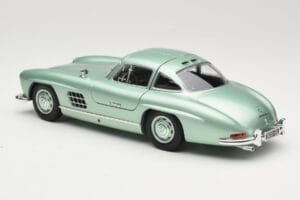 Mercedes 300 SL W198 Gullwing Light Green Metallic Minichamps 1:18 110037221 Diecast — photo 7 of 8