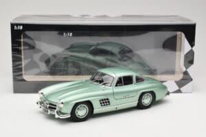 Mercedes 300 SL W198 Gullwing Light Green Metallic Minichamps 1:18 110037221 Diecast — photo 8 of 8