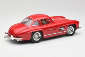 Mercedes 300 SL W198 Red Metallic Bburago 1:18 3013-M1 Diecast — photo 3 of 8