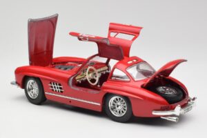 Mercedes 300 SL W198 Red Metallic Bburago 1:18 3013-M1 Diecast — photo 5 of 8