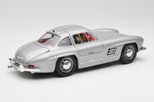 Mercedes 300 SL W198 Gullwing Silver Grey Bburago 1:18 3513 Diecast — photo 3 of 8