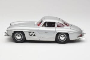Mercedes 300 SL W198 Gullwing Silver Grey Bburago 1:18 3513 Diecast — photo 5 of 8
