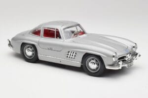 Mercedes 300 SL W198 Gullwing Silver Grey Bburago 1:18 3513 Diecast — photo 6 of 8